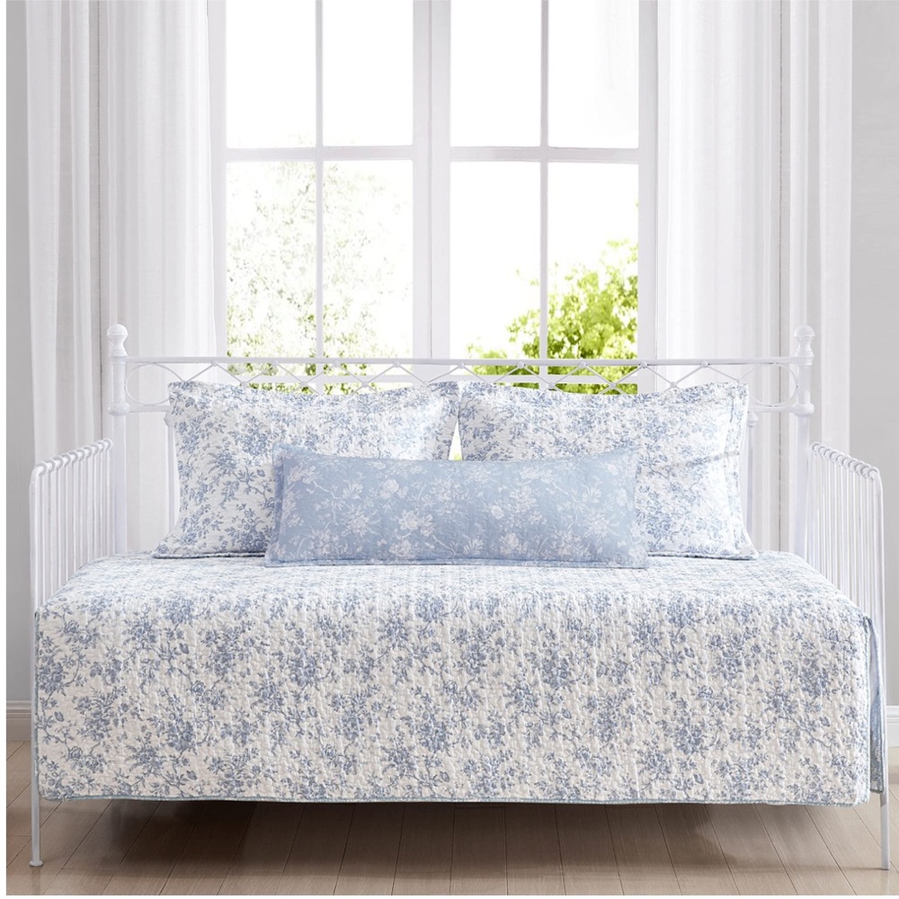 Laura Ashley ‘Walled Garden Blue’ 100% Cotton Quilted Daybed Set